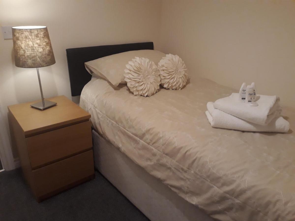 Pond View Apartment Airdrie Luaran gambar